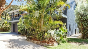 Property grounds - Palms House at Blueys Beach (Blueys Beach)