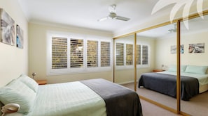 4 bedrooms, iron/ironing board, internet - Palms House at Blueys Beach (Blueys Beach)