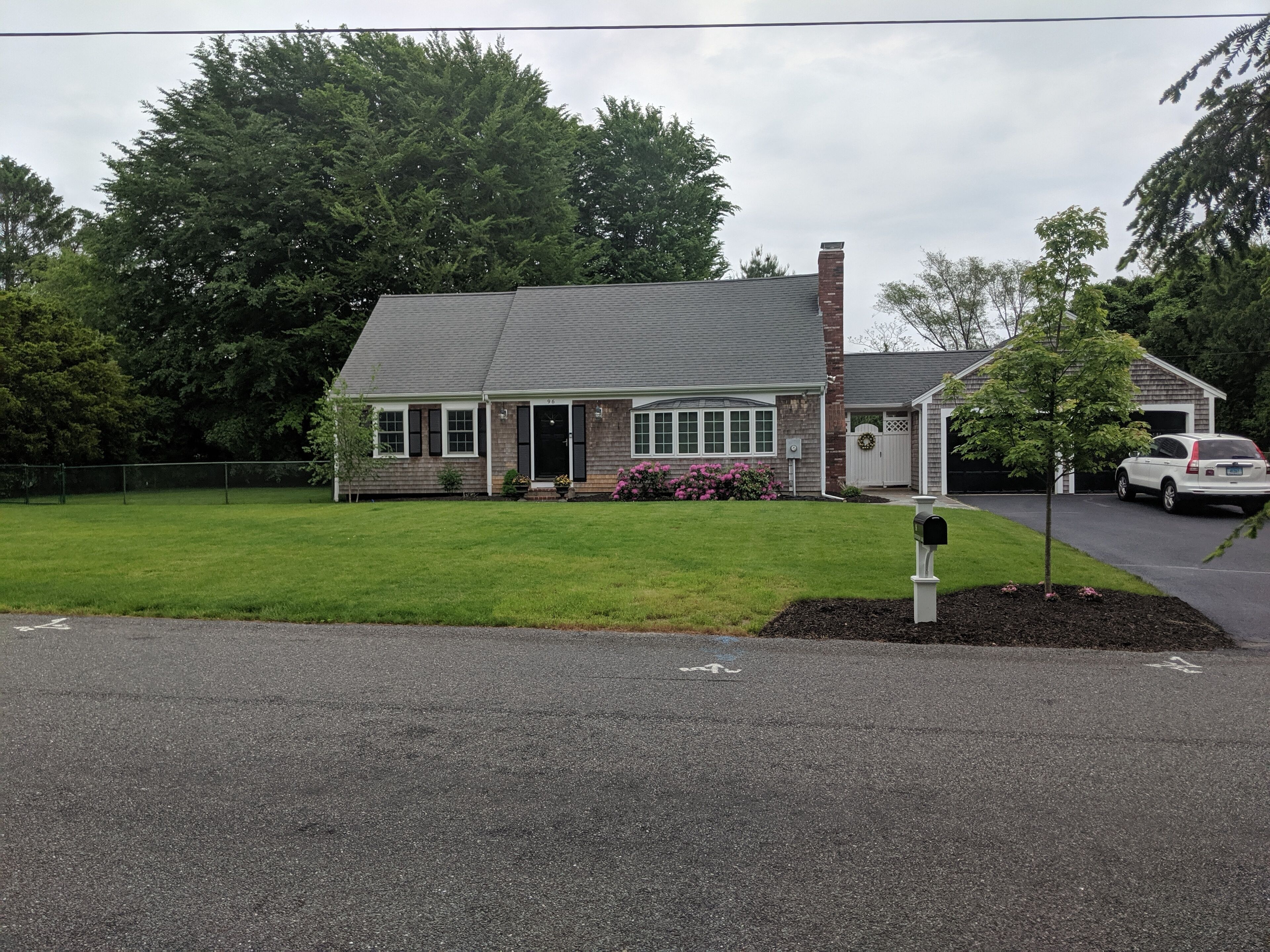 Great Summer Cape House with beautiful yard and pool
