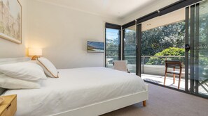 3 bedrooms, iron/ironing board, WiFi - Boom 8 - Boomerang Beach (Boomerang Beach)