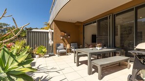 Outdoor dining - Boom 8 - Boomerang Beach (Boomerang Beach)