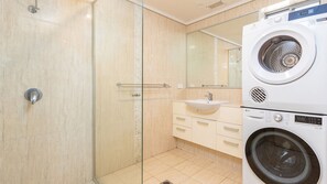 Een douche, een haardroger