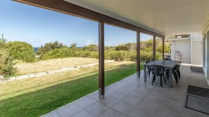 屋外ダイニングエリア