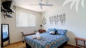 2 bedrooms, iron/ironing board, internet, bed sheets