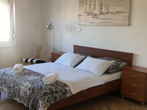 2 bedrooms, desk, iron/ironing board