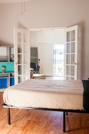 2 bedrooms, iron/ironing board, free WiFi, bed sheets - Funky Home Away from Home w/ Bikes (New Orleans)