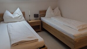 2 bedrooms, travel cot, WiFi, bed sheets