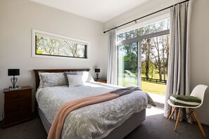3 chambres, bureau, Wi-Fi gratuit, draps fournis