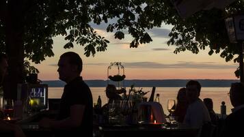 4 restaurants, breakfast, lunch, dinner served; German cuisine