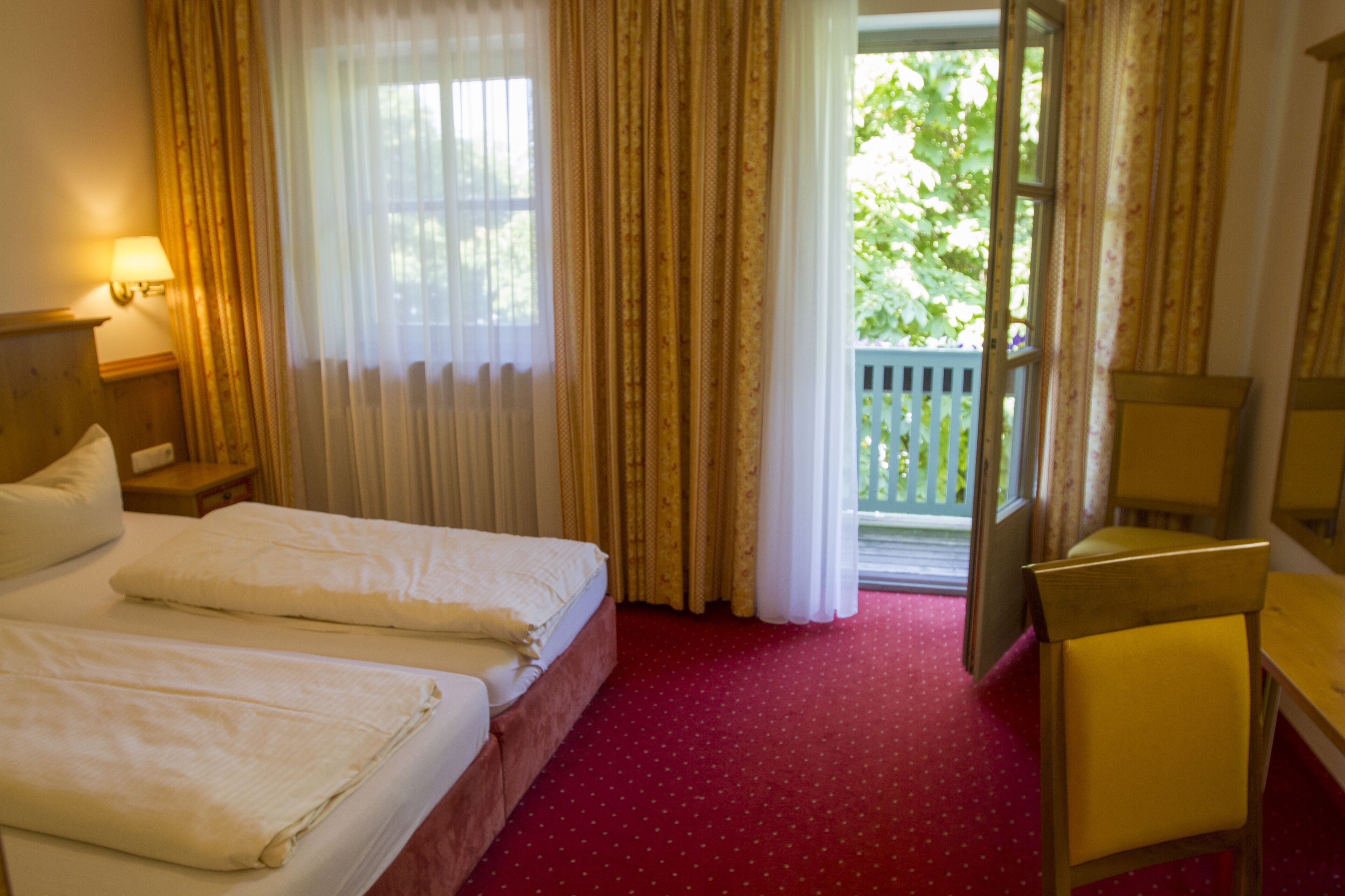 double room, lake view | lanai