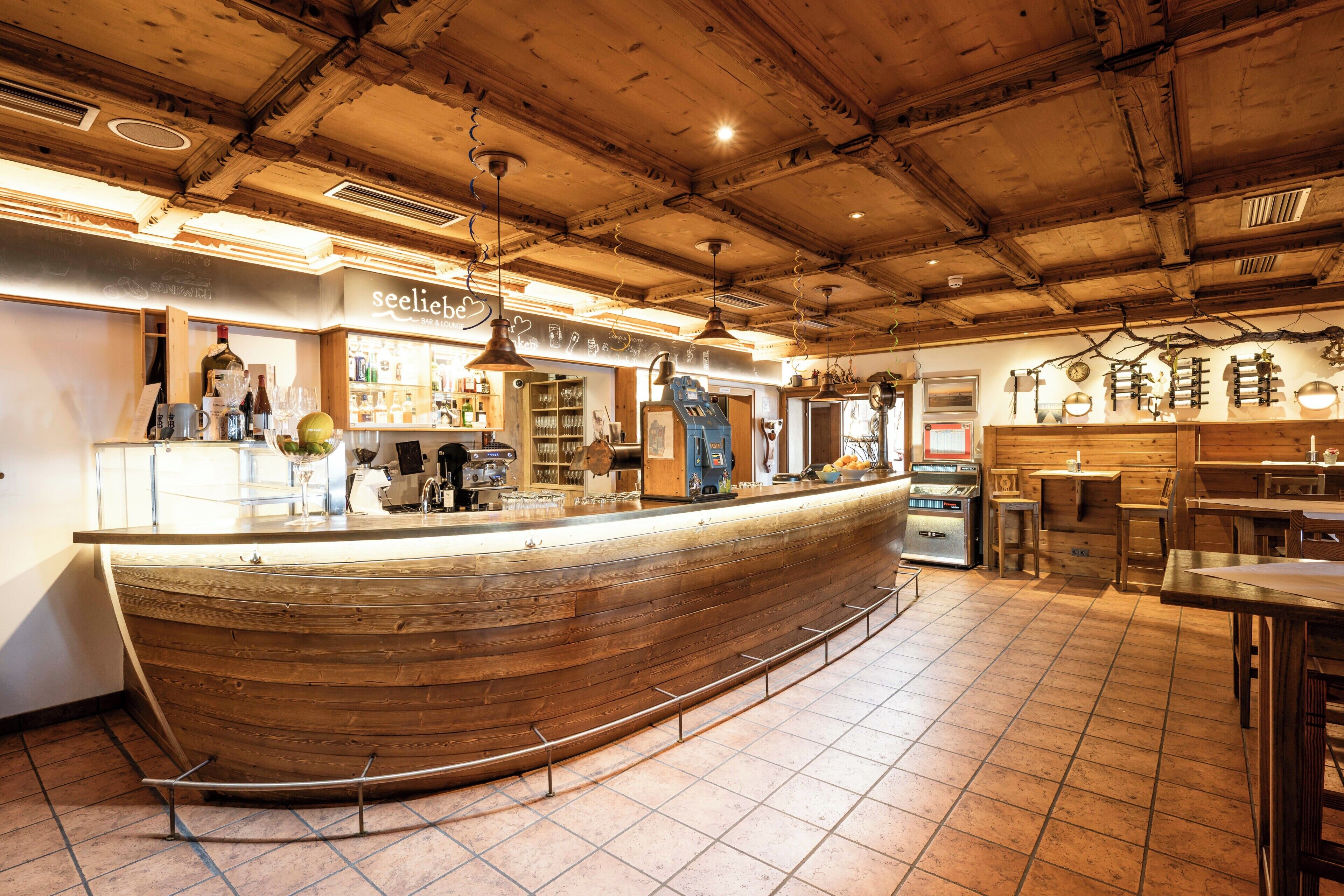 Cocktailbar, Blick auf den Strand, täglich geöffnet