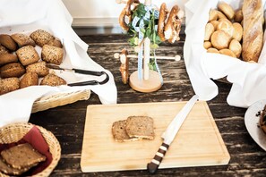 Se ofrece un desayuno bufé todos los días (por un coste adicional)