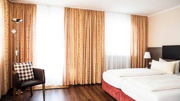 Escritorio, wifi gratis, ropa de cama y acceso para silla de ruedas