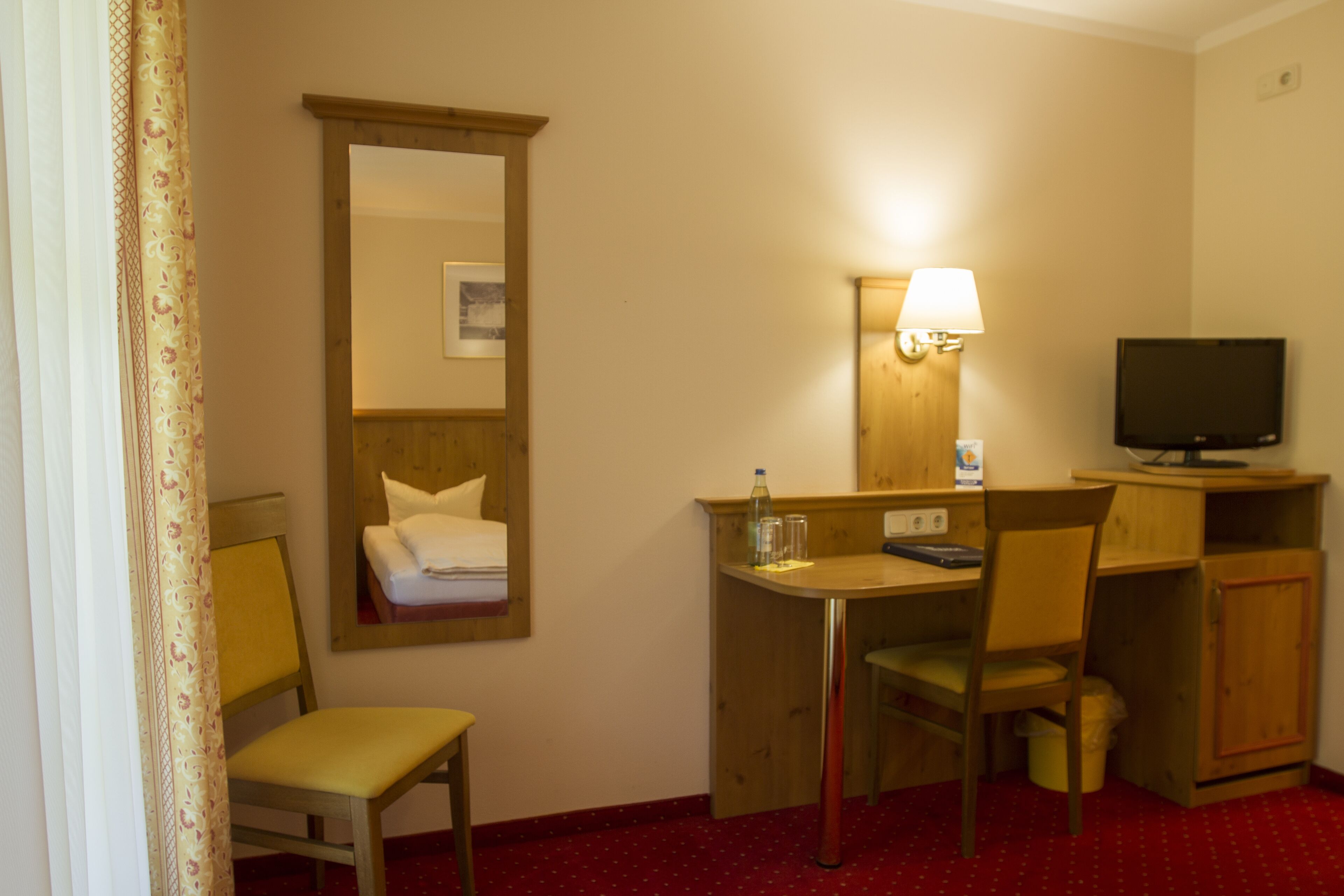 double room, city view | lanai