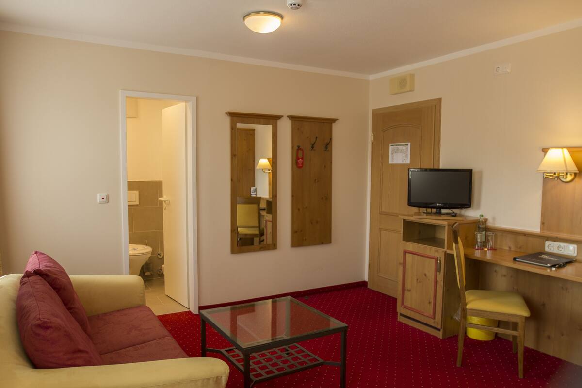 double room, city view | lanai