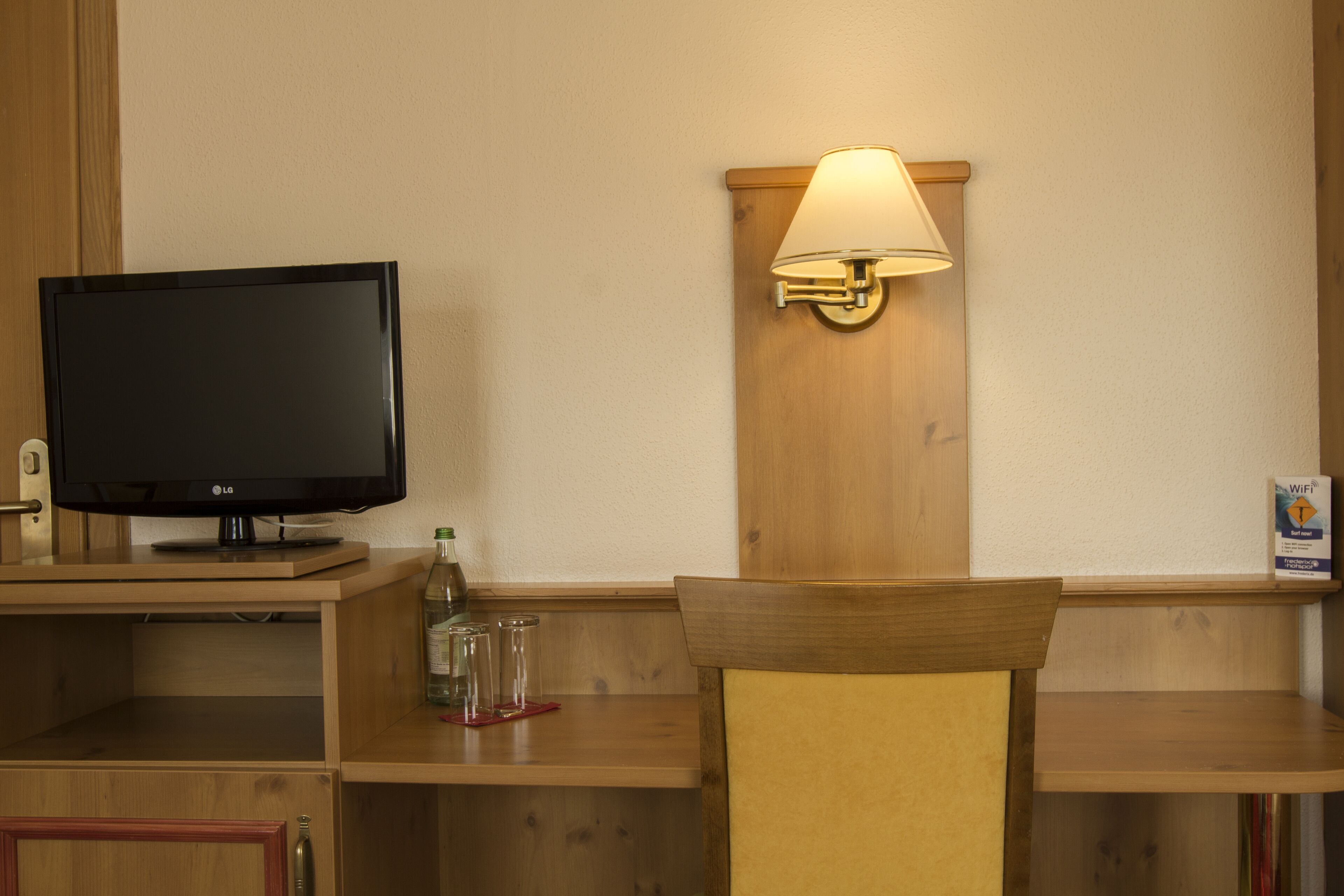 double room, city view | lanai