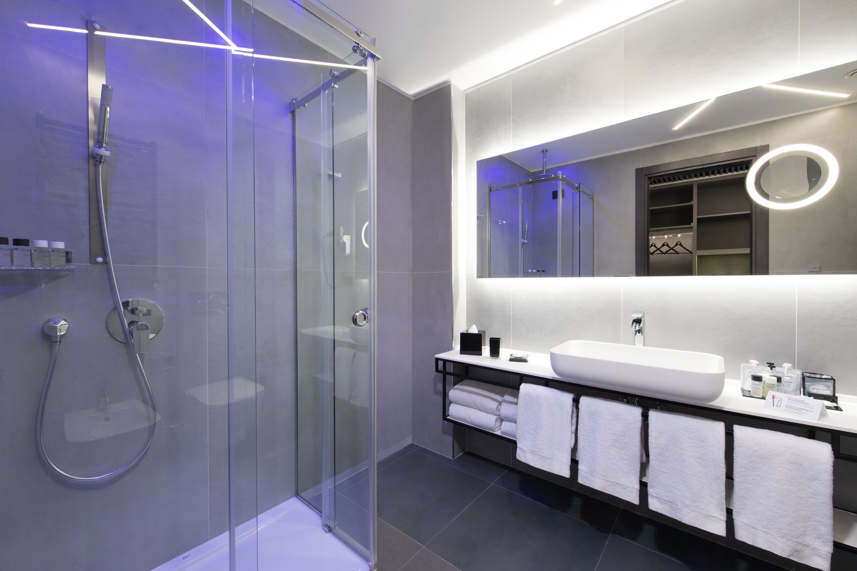 quadruple room | bathroom | free toiletries, hair dryer, bidet, towels