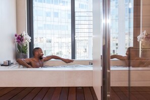 Indoor spa tub