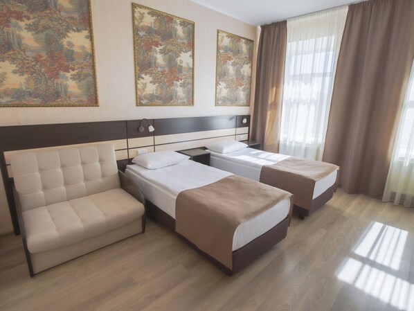 Comfort Double or Twin Room, 1 Bedroom, Bathtub, City View | Premium bedding, in-room safe, blackout curtains, soundproofing - Hotel Verona (St. Petersburg)