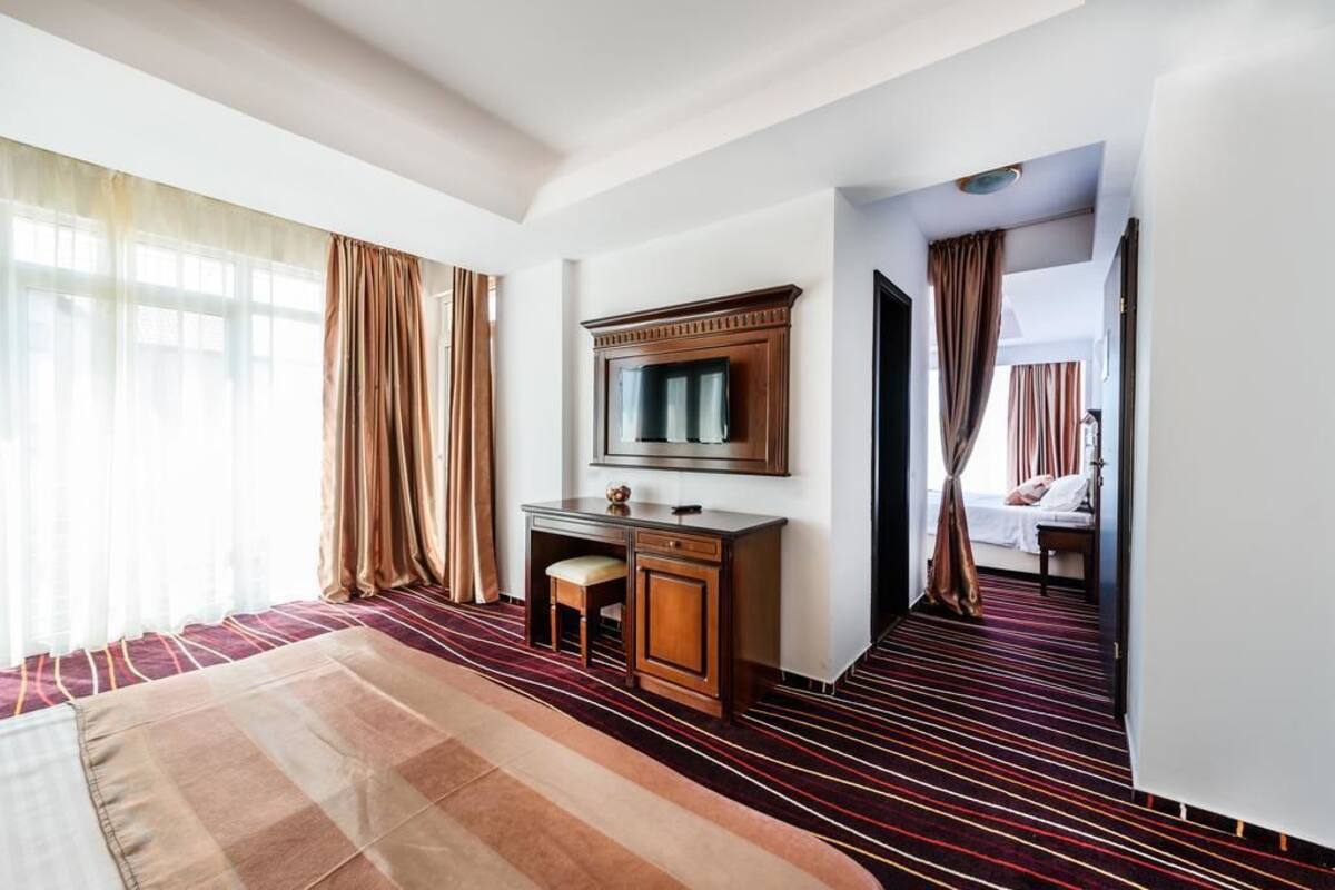 Apartamento Deluxe | Escritorio, tabla de planchar con plancha, wifi gratis y ropa de cama