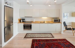 Fridge, stovetop, dishwasher, coffee/tea maker