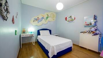 Villa | Desk, iron/ironing board, free WiFi