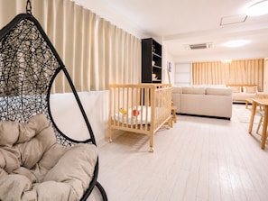 Apartment | 2 bedrooms, desk, blackout drapes, soundproofing