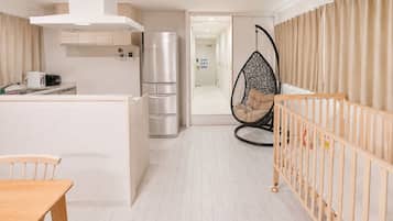 Apartment | 2 bedrooms, desk, blackout drapes, soundproofing