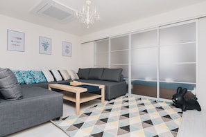 Apartment | Living area - Higobashi AFP Luxury Apartment (Osaka)