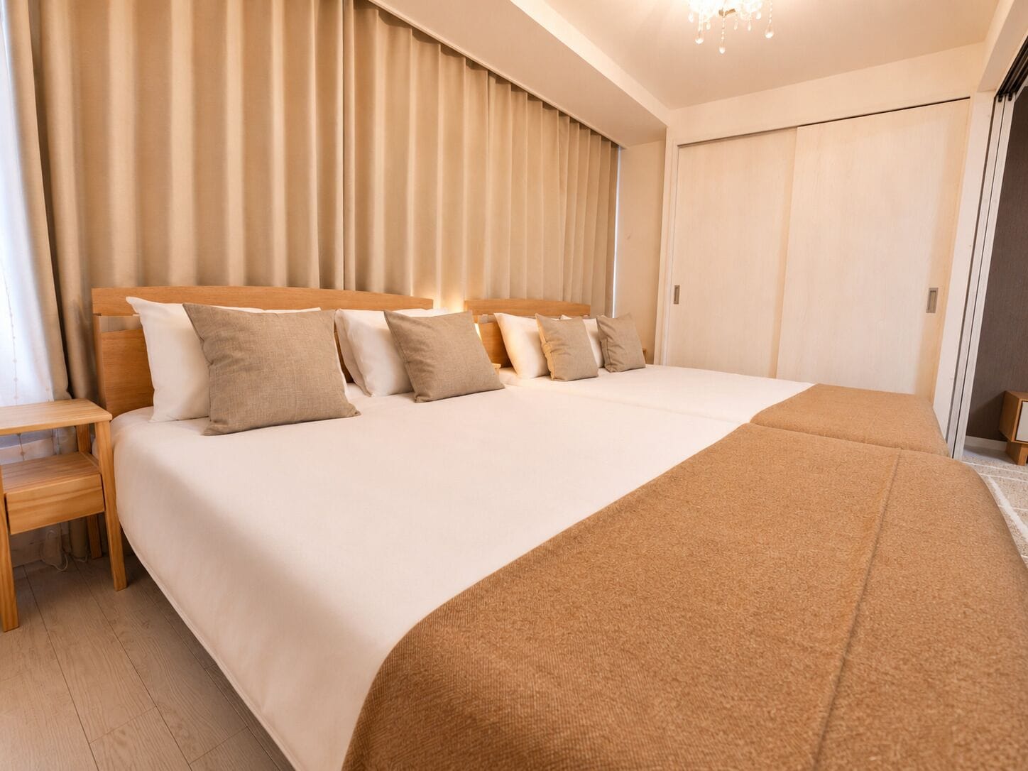 Apartment | 2 bedrooms, desk, blackout drapes, soundproofing