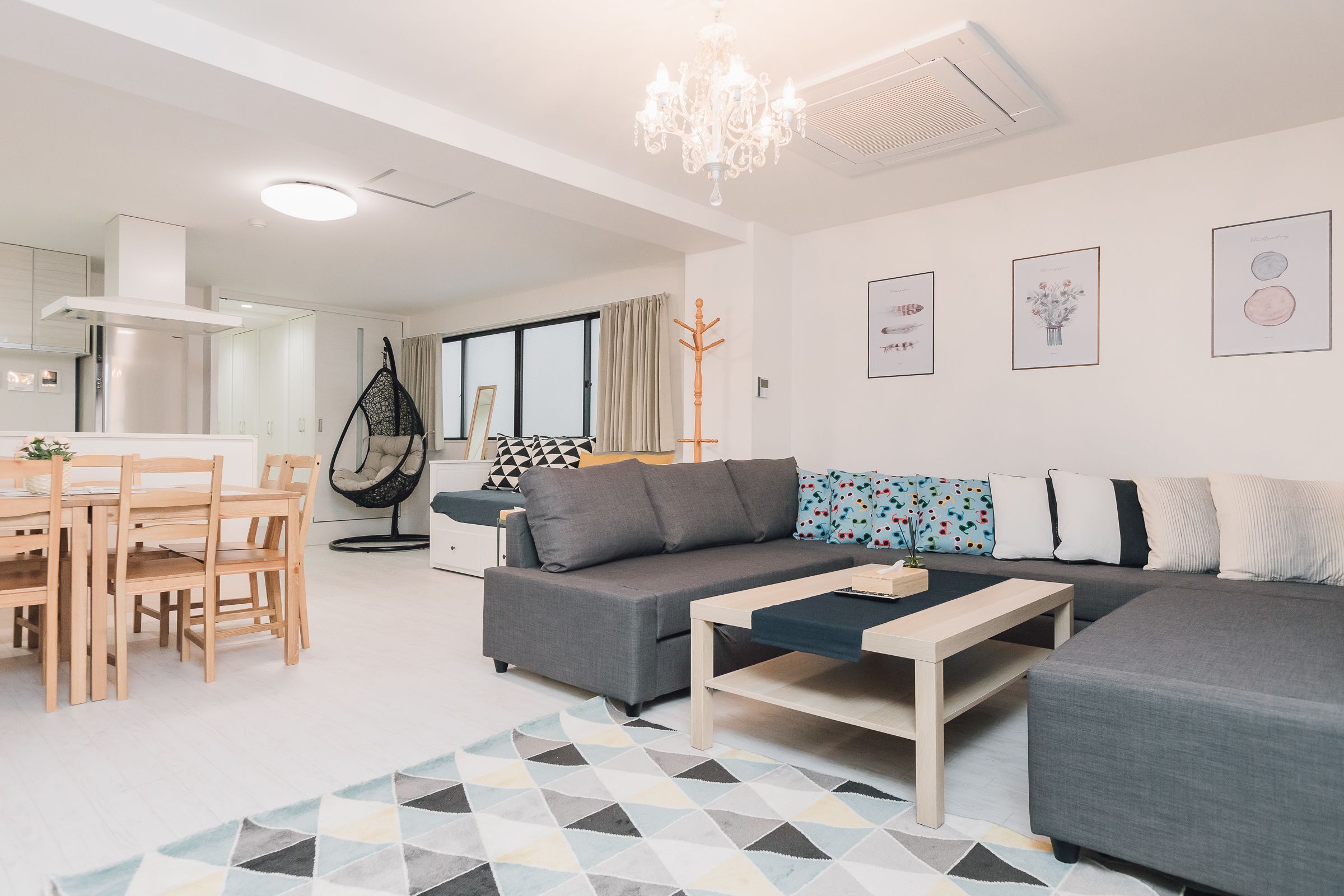 2 bedrooms, desk, blackout curtains, soundproofing