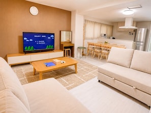 Apartment | 2 bedrooms, desk, blackout drapes, soundproofing