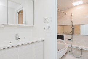 Apartment | Bathroom