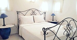 House, 4 Bedrooms - Complex of Cycladic traditional houses (Mykonos)