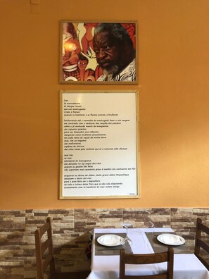 Breakfast, lunch and dinner served - Hotel Central (São Tomé)