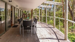 تناول الطعام بالخارج