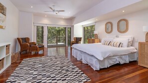 4 bedrooms, iron/ironing board, WiFi