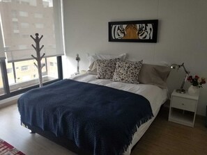 2 slaapkamers, geluiddichte muren, een strijkplank/strijkijzer