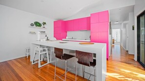 Fridge, microwave, oven, stovetop - Bessou - Elizabeth Beach Holiday (Elizabeth Beach)