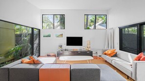 TV - Bessou - Elizabeth Beach Holiday (Elizabeth Beach)