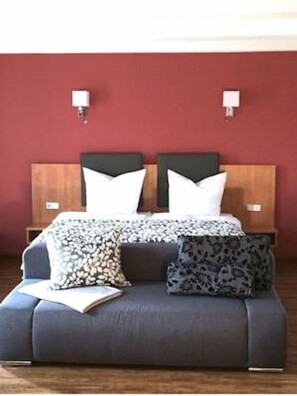 Deluxe Double Room | Minibar, soundproofing, iron/ironing board, rollaway beds