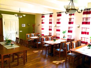 Daily continental breakfast (EUR 5 per person)