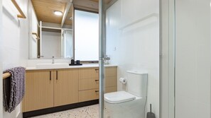 Douche, sèche-cheveux