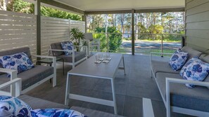 Terrace/patio - Amaroo Sunset Lodge - Pacific Palms Holidays (Smiths Lake)
