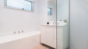 Badewanne, Haartrockner