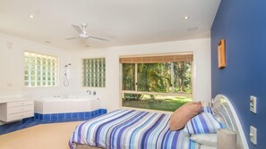 4 bedrooms, iron/ironing board, Internet - Boomerang Hideaway -  at Tranquil acreage (Boomerang Beach)