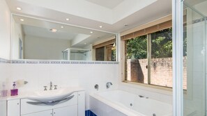 Bathtub, jetted bath, hair dryer - Boomerang Hideaway -  at Tranquil acreage (Boomerang Beach)