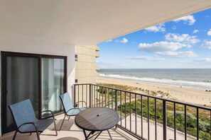 Property grounds - XPLORIE ACTIVITIES & LINENS INCLUDED*!  Direct OF 2BR, 2 BA condo with semi-private den in The Plaza. (Ocean City)