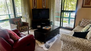 Een televisie en een dvd-speler