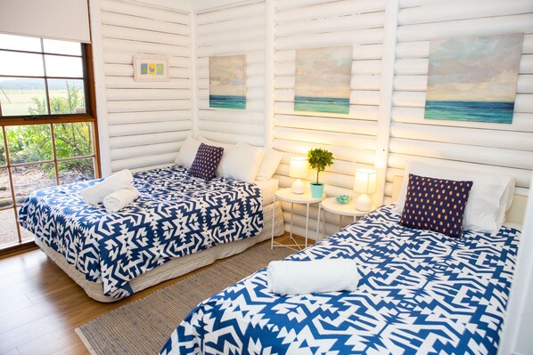 4 bedrooms, iron/ironing board, WiFi, bed sheets